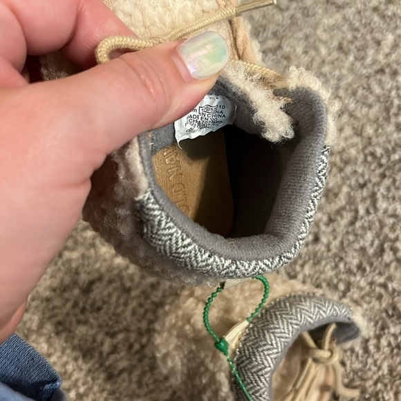 Old Navy Infant Cream Colored Sherpa Fur Booties for Baby 3-6M NWOT - Picture 9 of 9